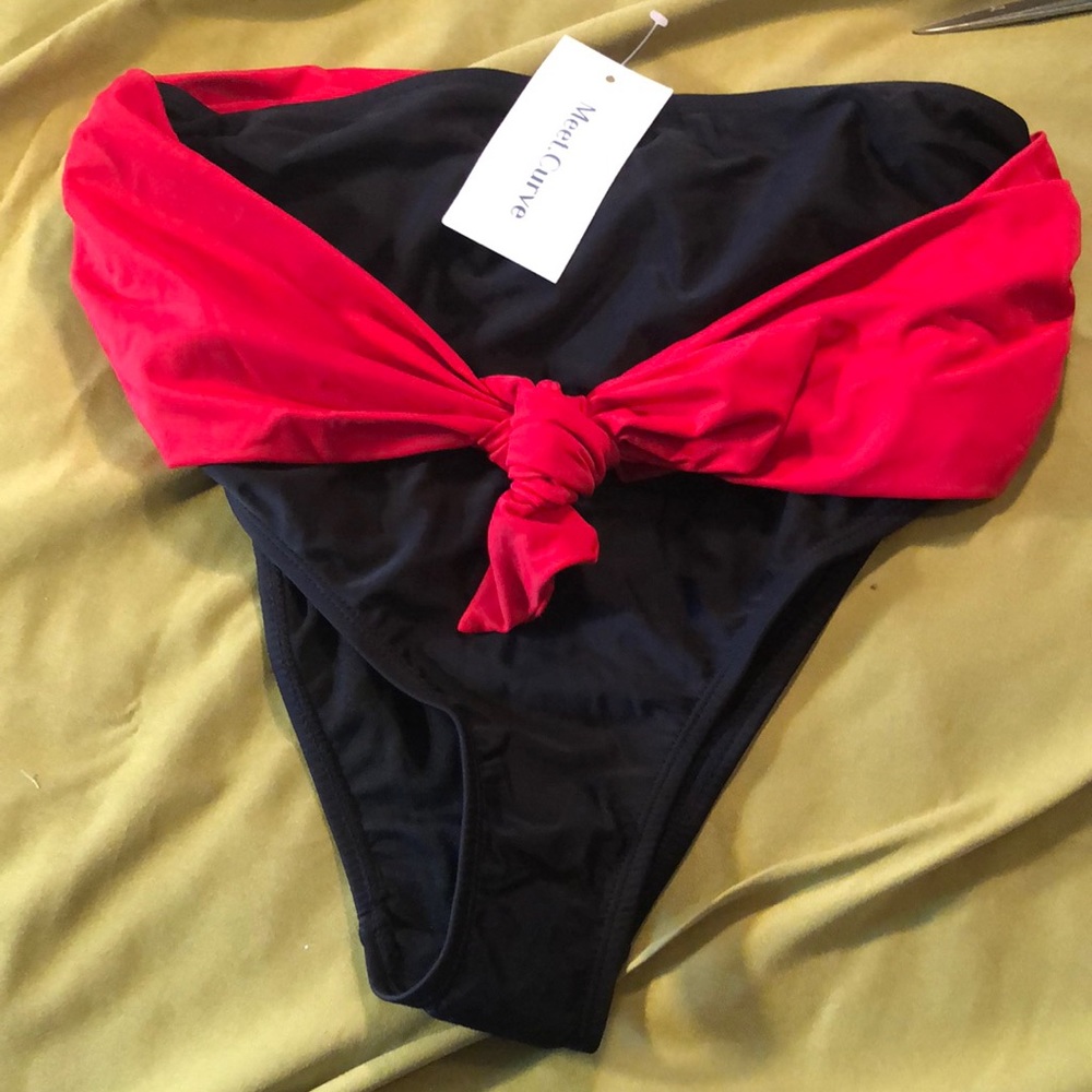 Meet Curve swim bottom NWT/Med/black&scarlet tie bow/sanitary protection sticker